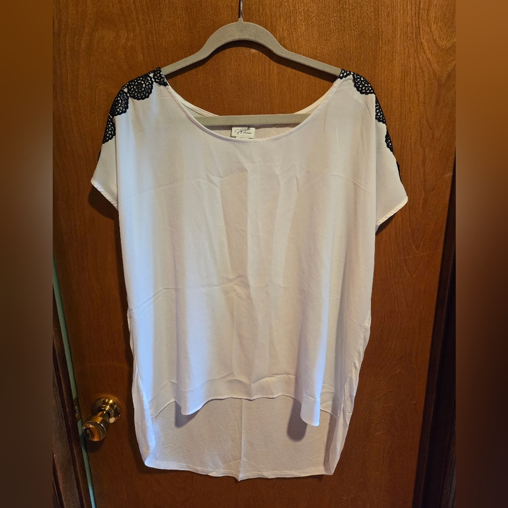 NWOT Jaclyn Smith White Boxy Short Sleeve Blouse